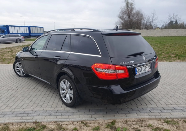 Mercedes-Benz Klasa E cena 52500 przebieg: 252000, rok produkcji 2012 z Włodawa małe 562